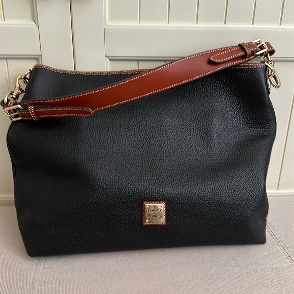 Like new - Dooney & Bourke pebble leather Courtney Sac - black